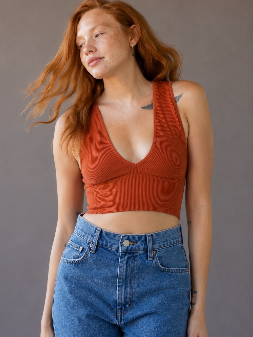 Urban Outfitters Out From Under Hailey Seamless Plunge Cropped Tank Top - Small